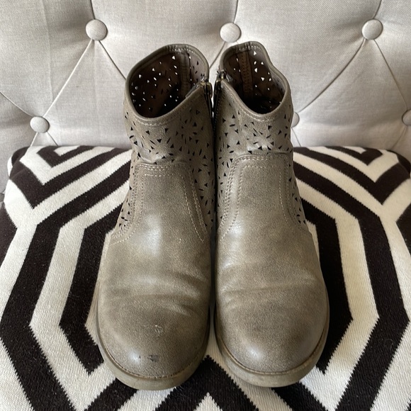 Billabong Booties - Picture 5 of 5